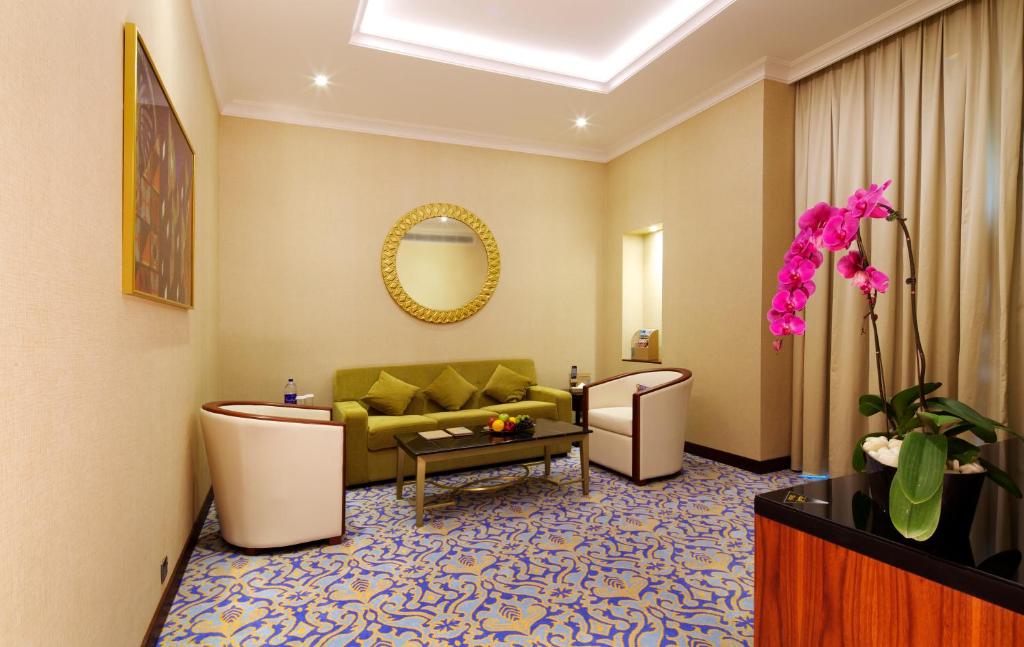 Семейный (Семейный люкс) отеля Raviz Center Point Hotel, Дубай