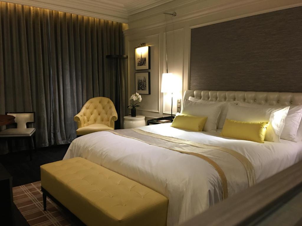 Двухместный (Улучшенный номер с кроватью размера «king-size») отеля Metropolo Classiq, Shanghai, Rock Bund, Шанхай