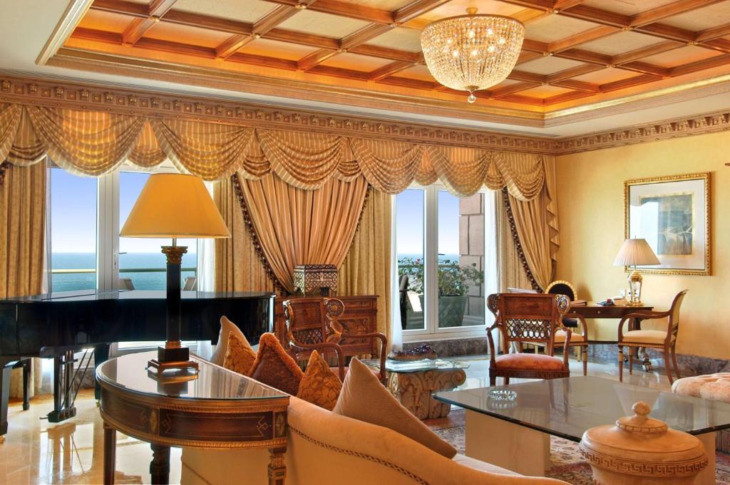 Сьюит (Люкс «Корона» - 3 спальни) отеля Grand Hyatt Muscat, Маскат