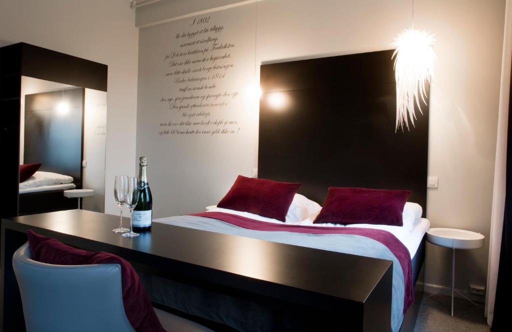 Двухместный (Улучшенный двухместный номер с 1 кроватью) отеля Fredriksten Hotell, Халден
