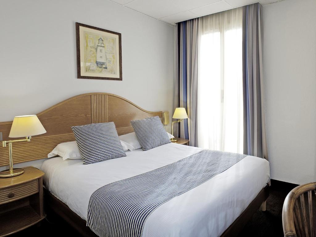 Двухместный (Улучшенный двухместный номер с 1 кроватью или 2 отдельными кроватями) отеля Hôtel Esprit d'Azur, Ницца
