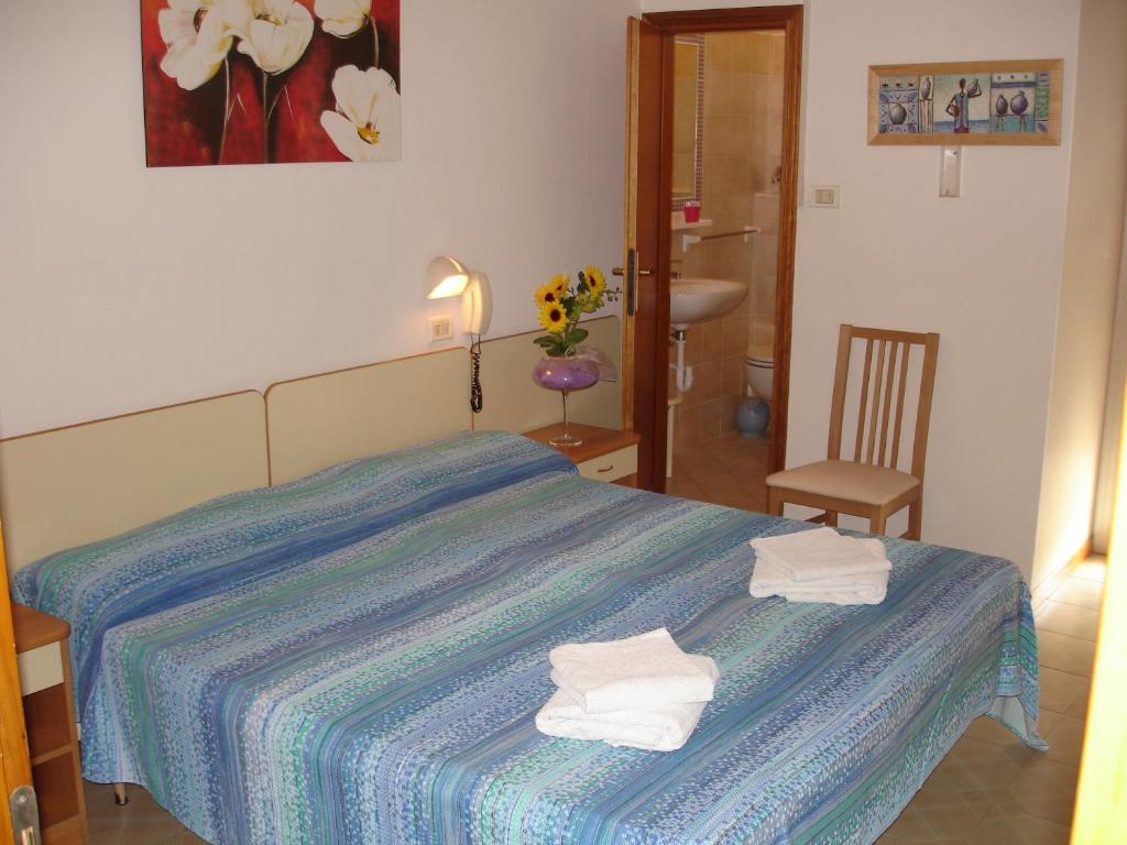 Двухместный (Двухместный номер с 1 кроватью и балконом - пакет услуг Пляжный) отеля Hotel Madrid, Римини