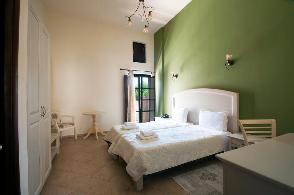 Двухместный (Бюджетный двухместный номер с 1 кроватью или 2 отдельными кроватями) отеля Areos Polis Boutique Hotel, Ареополис