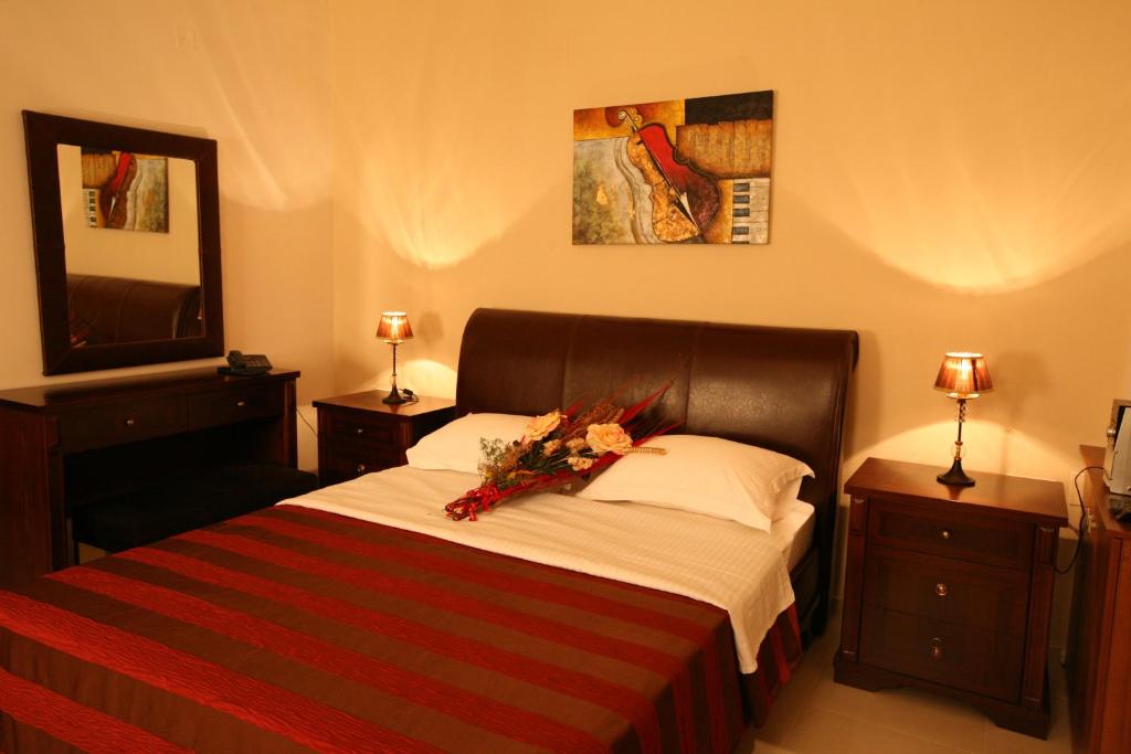 Одноместный (Улучшенный одноместный номер) отеля Epavlis Meteora Suites Hotel, Калампака