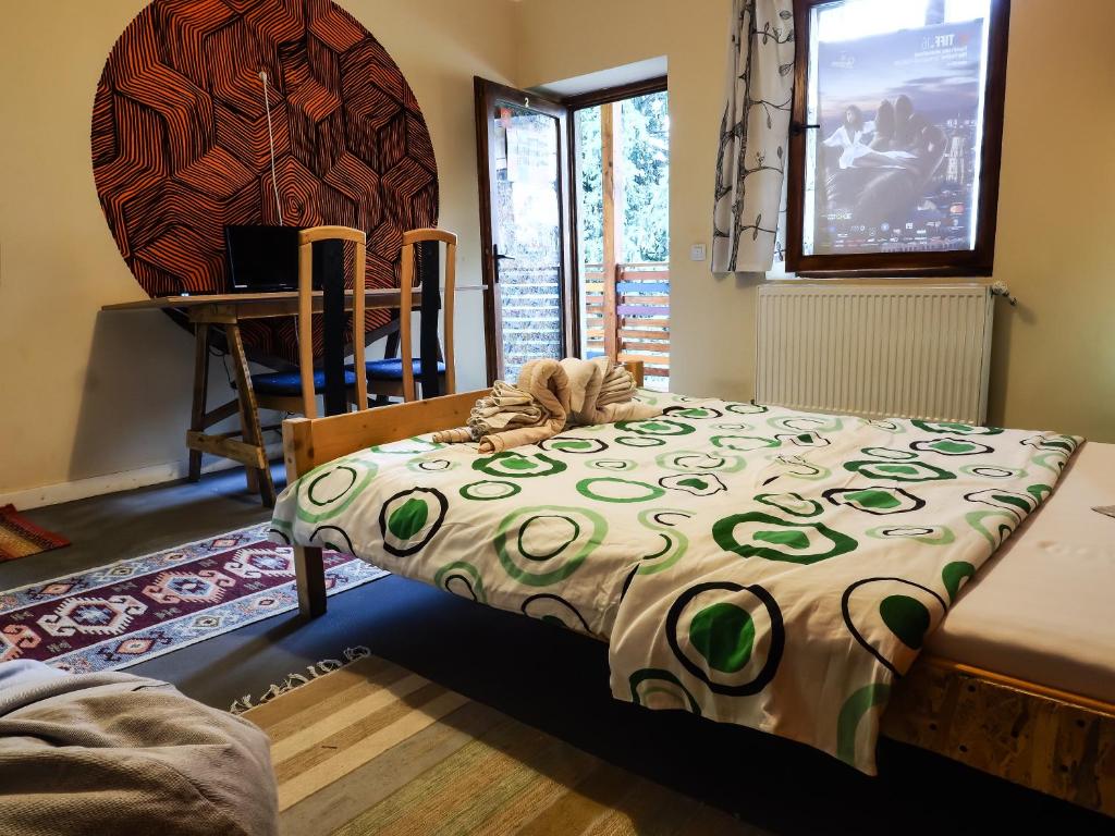Двухместный (Двухместный номер с 1 кроватью и собственной ванной комнатой) хостела Zen Hostel by Pura Vida, Клуж-Напока