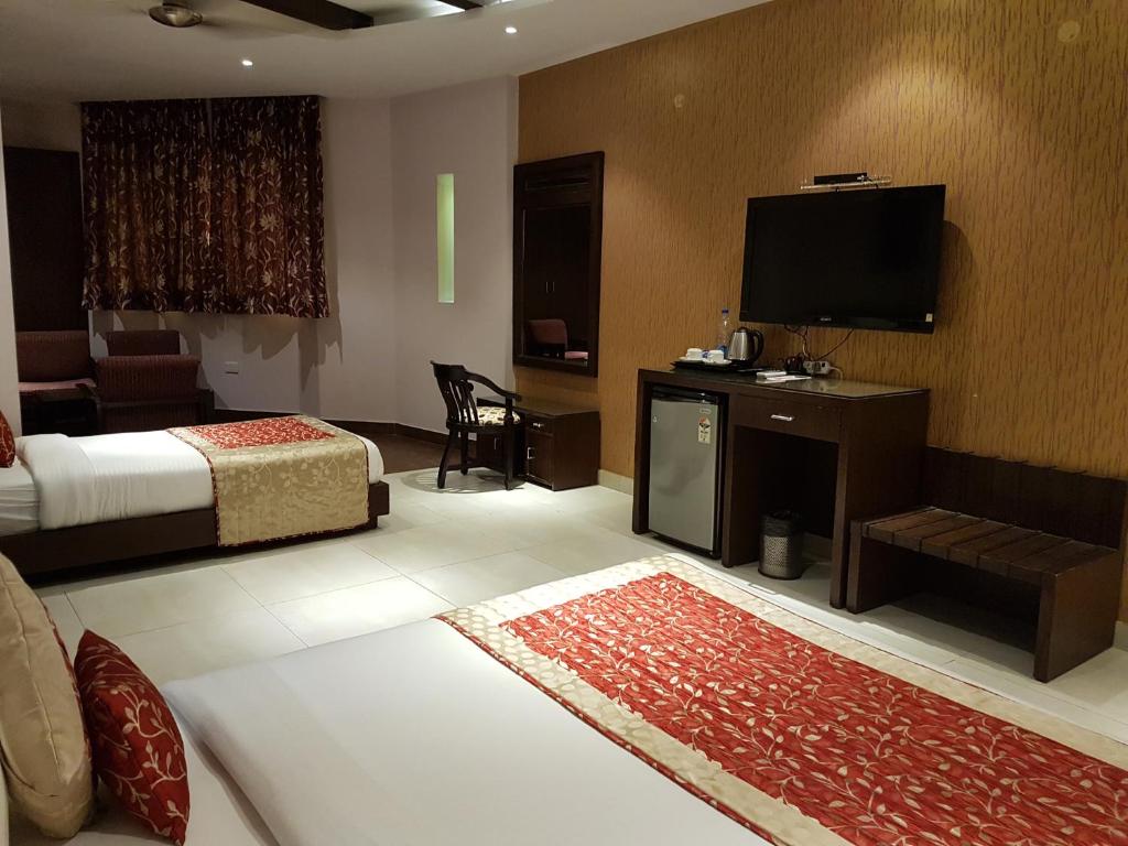 Сьюит (Президентский люкс с трансфером до аэропорта), Airport Hotel Le Seasons New Delhi