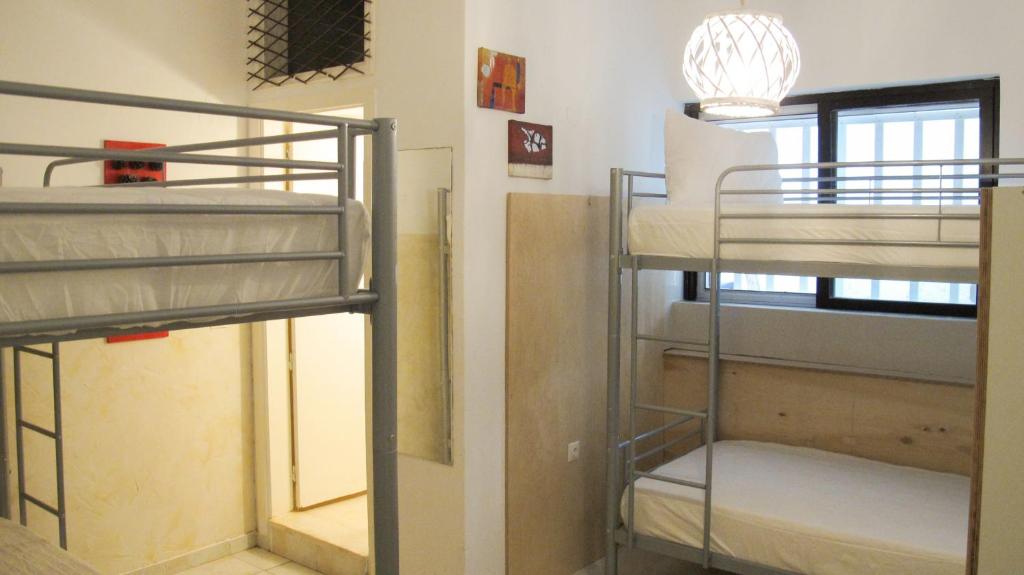 Номер (Кровать в общем 4-местном номере для мужчин и женщин) хостела Rhodes Backpackers Boutique Hostel, Родос