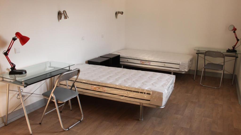 Двухместный (Двухместный номер с 2 отдельными кроватями и общей ванной комнатой) хостела BE Coimbra Hostels, Коимбра