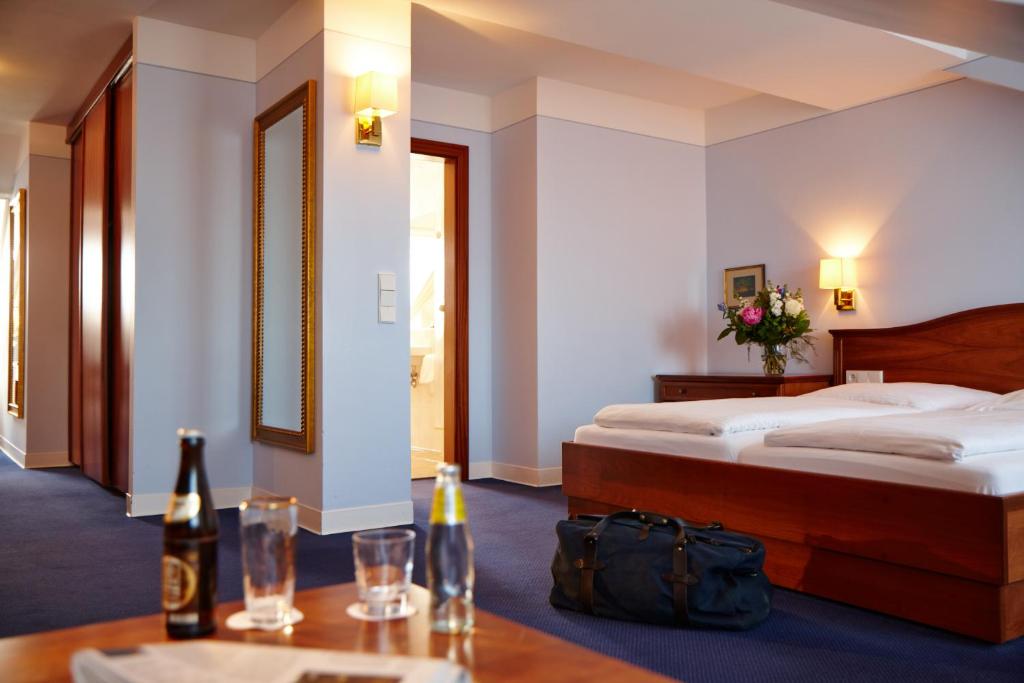 Сьюит (Стандартный двухместный люкс с 1 кроватью) отеля Hotel Concorde, Мюнхен