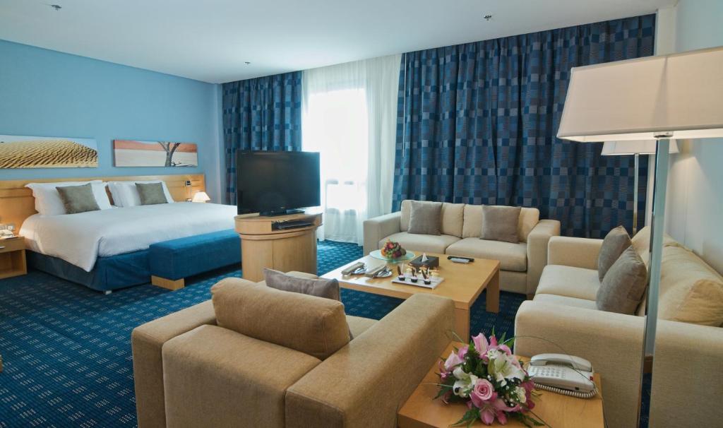 Сьюит (Полулюкс) отеля City Seasons Hotel & Suites Muscat, Маскат