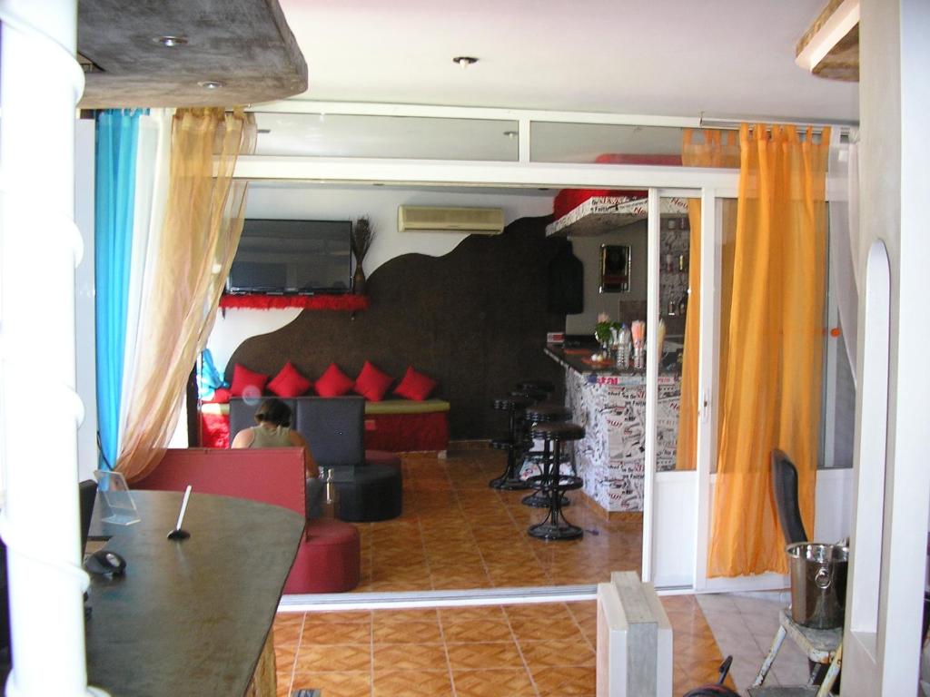 Студио (Улучшенный номер-студио (для 2 взрослых)) апарт-отеля SunnySun Studios, Фалираки