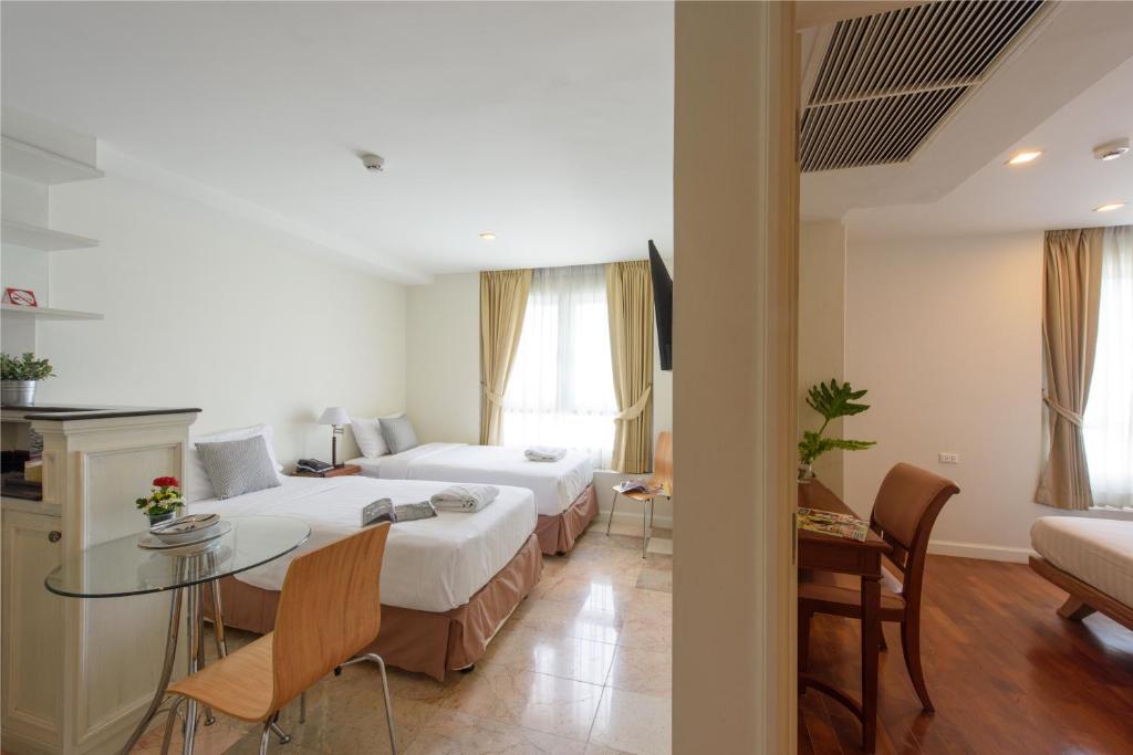 Апартаменты (Семейный люкс с 1 спальней (для 4 взрослых)) апарт-отеля Sabai Sathorn Service Apartment, Бангкок