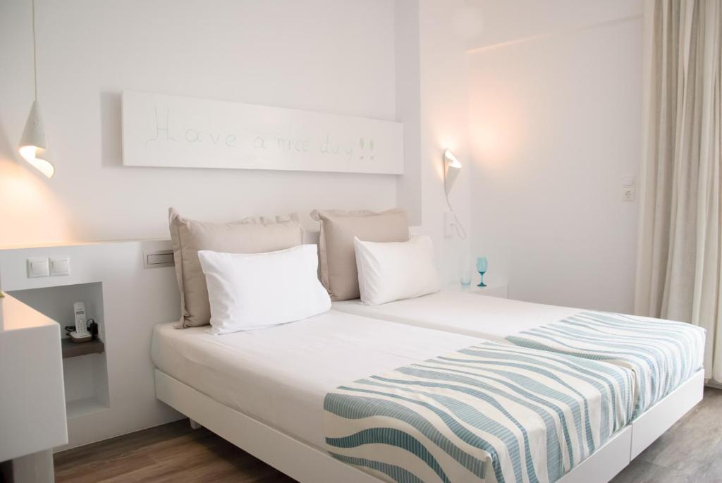 Двухместный (Двухместный номер с 1 кроватью с видом на море) отеля Kouros Bay Hotel, Пифагореон