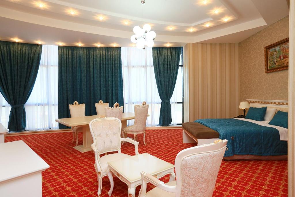 Двухместный (Улучшенный двухместный номер с 1 кроватью), Spring Hotel