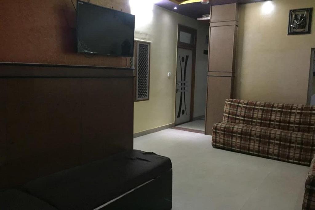 Четырехместный (Comfort Quadruple Room - For Indian Nationals only) отеля Hotel New City Inn, Джайпур