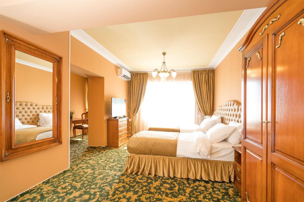 Сьюит (Полулюкс с кроватью размера «king-size» или 2 отдельными кроватями) отеля Studio One Accommodation Suites, Бухарест