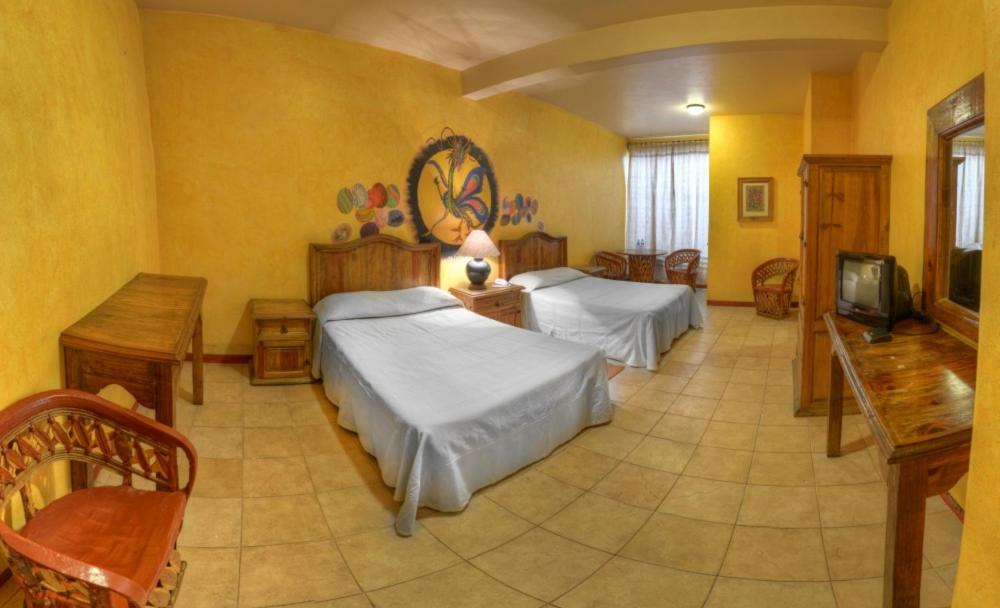 Четырехместный (Четырехместный номер) отеля Hotel Posada Catarina, Оахака-де-Хуарес