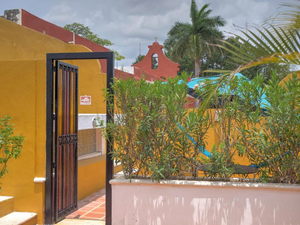 Трехместный (Трехместный номер с террасой) отеля Hotel Luz en Yucatan, Мерида