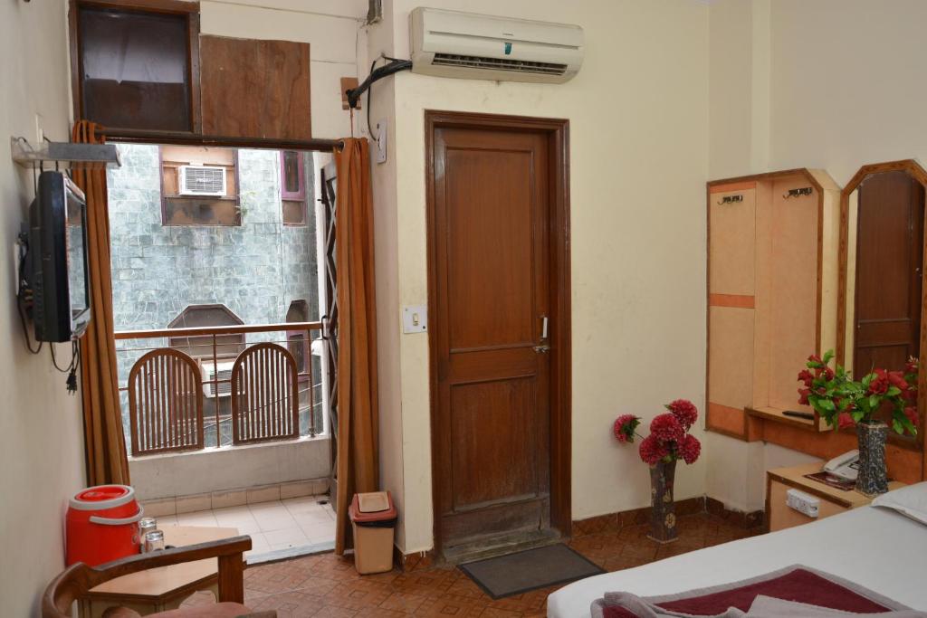 Двухместный (Стандартный двухместный номер с 1 кроватью) гостевого дома Hotel Yatri International, Нью-Дели
