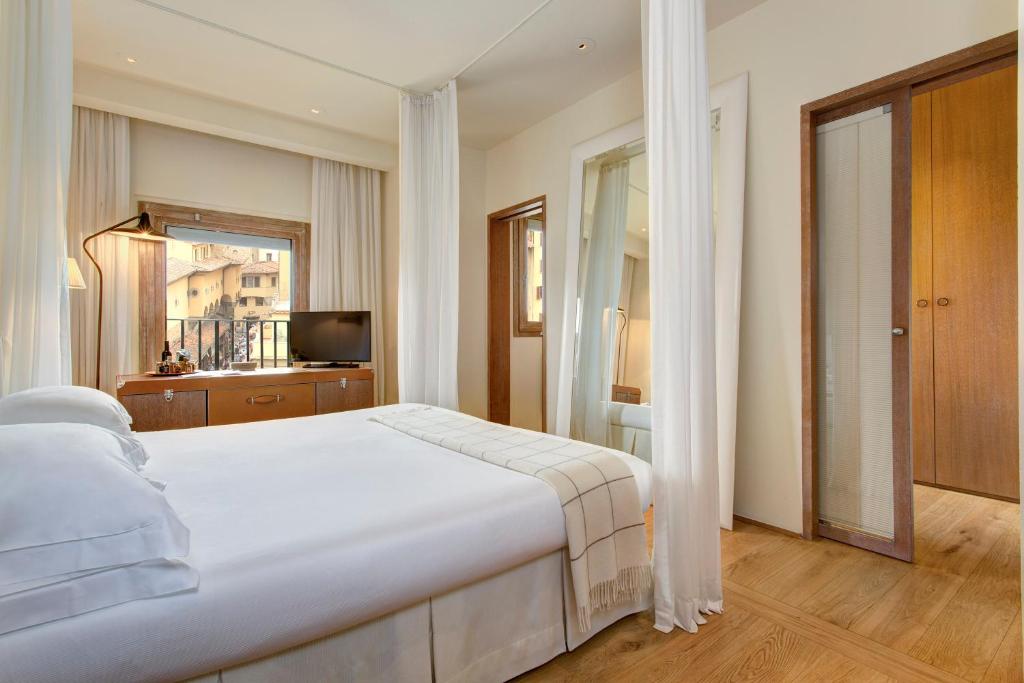 Двухместный (Двухместный номер Престиж с 1 кроватью - вид на реку Арно) отеля Continentale, Флоренция