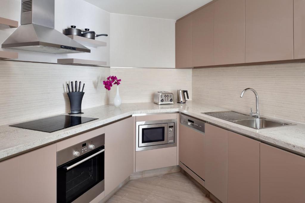 Апартаменты (Семейные апартаменты с 3 спальнями и кухней) апарт-отеля Hyatt Regency Creek Heights Residences, Дубай