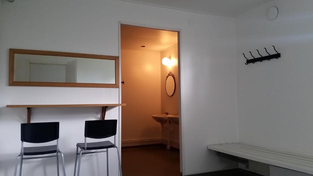Двухместный (Двухместный номер с 1 кроватью или 2 отдельными кроватями, общая ванная комната) хостела Fjord Hostel Rooms, Люсечиль