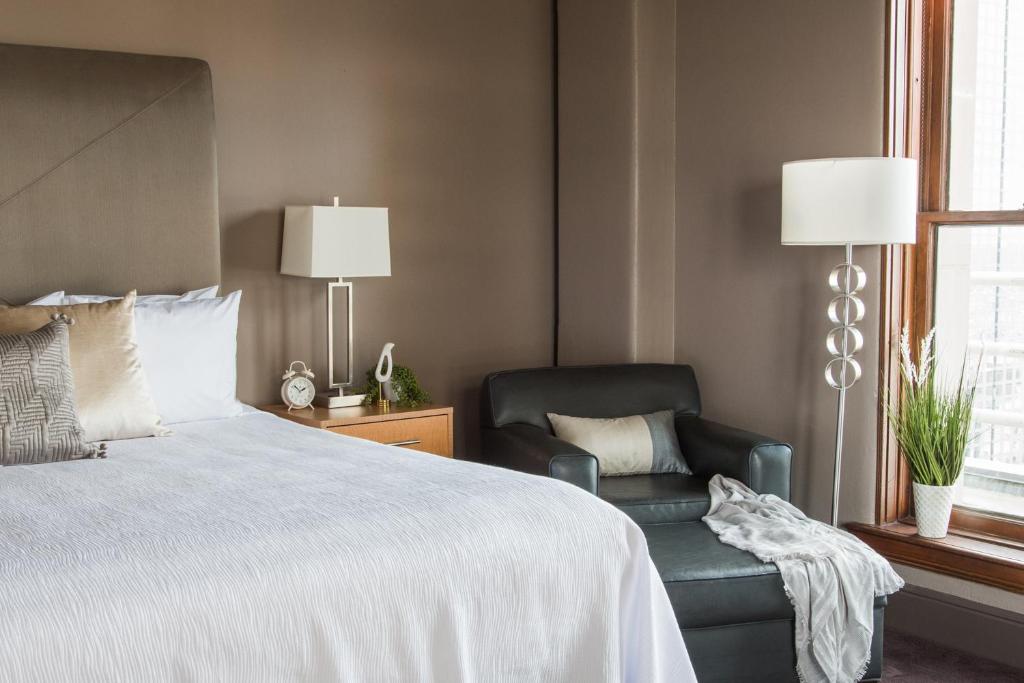 Двухместный (Номер с кроватью размера «queen-size» - Подходит для гостей с ограниченными физическими возможностями) отеля Magnolia Hotel Downtown Dallas, Даллас