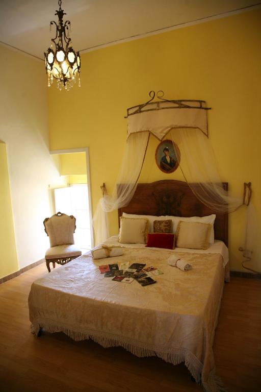 Двухместный (Стандартный двухместный номер с 1 кроватью и общей ванной комнатой) отеля Napoli Retro, Неаполь