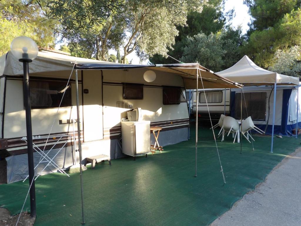 Номер (Дом на колесах T425) кемпинга Camping Castello, Неос-Мармарас