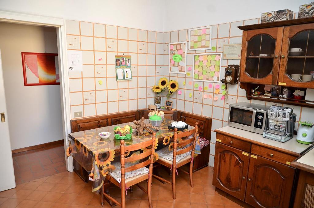 Двухместный (Double Room with Sofa Bed and Pivate Bathroom) отеля B&B Lost in Trastevere, Рим