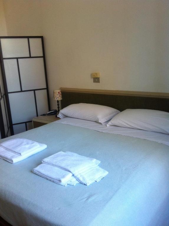 Двухместный (Двухместный номер с 1 кроватью или 2 отдельными кроватями, общая ванная комната) отеля Hotel Gambara, Милан