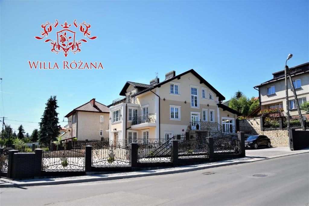 Семейный отель Willa Różana - Apartamenty i Pokoje Gościnne, Сандомир