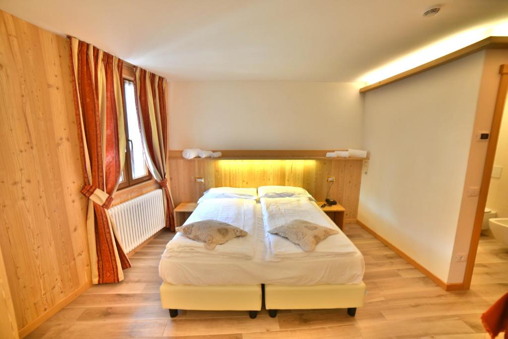 Двухместный (Двухместный номер с 2 отдельными кроватями) отеля Albergo Stelvio, Бормио