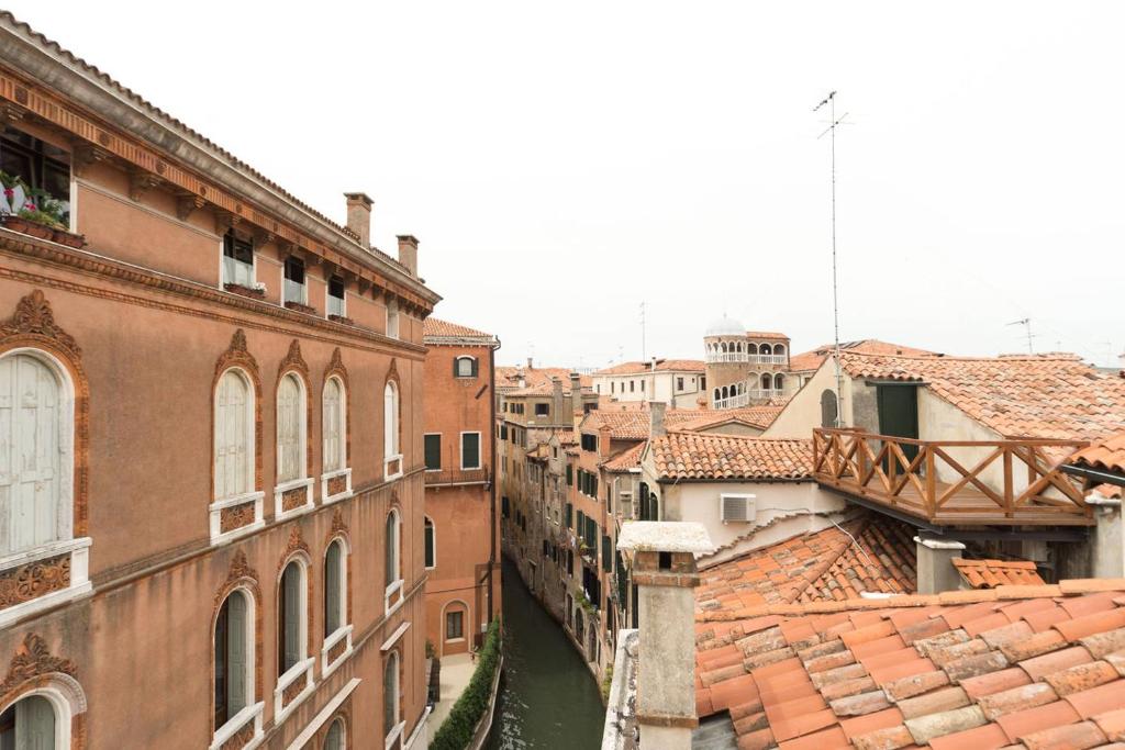 Апартаменты (Апартаменты с 2 спальнями и окном по адресу Calle de le Schiavine, San Marco 4386), Venezia Residence