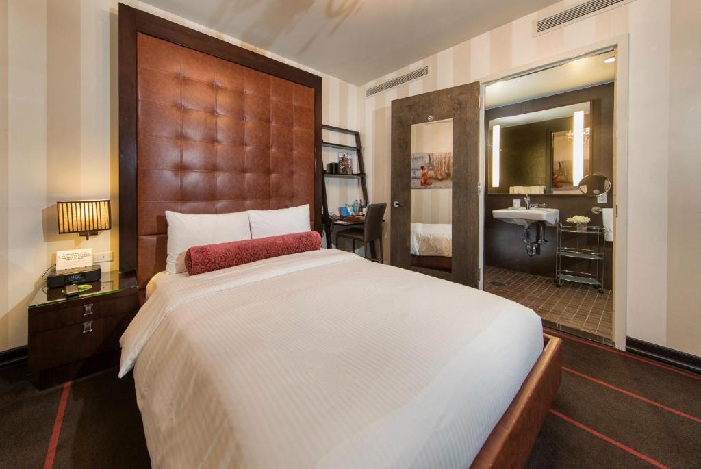 Двухместный (Номер с кроватью размера «queen-size» - Подходит для гостей с ограниченными физическими возможностями) отеля Sanctuary Hotel New York, Нью-Йорк