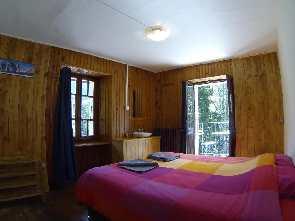 Двухместный (Двухместный номер с 1 кроватью или 2 отдельными кроватями, общая ванная комната) отеля Gite le Belvedere, Шамони-Мон-Блан