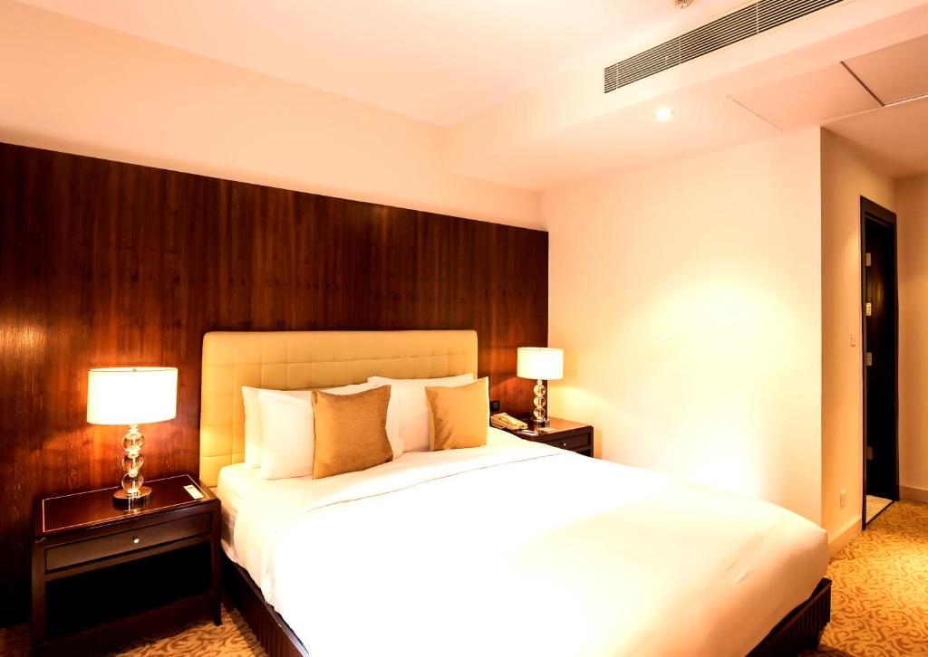 Апартаменты (Three-Bedroom Superior Apartment with Kitchenette) отеля Oakwood Premier Prestige-UB City, Бангалор