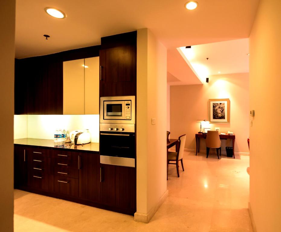 Апартаменты (Three-Bedroom Superior Apartment with Kitchenette), Oakwood Premier Prestige-UB City