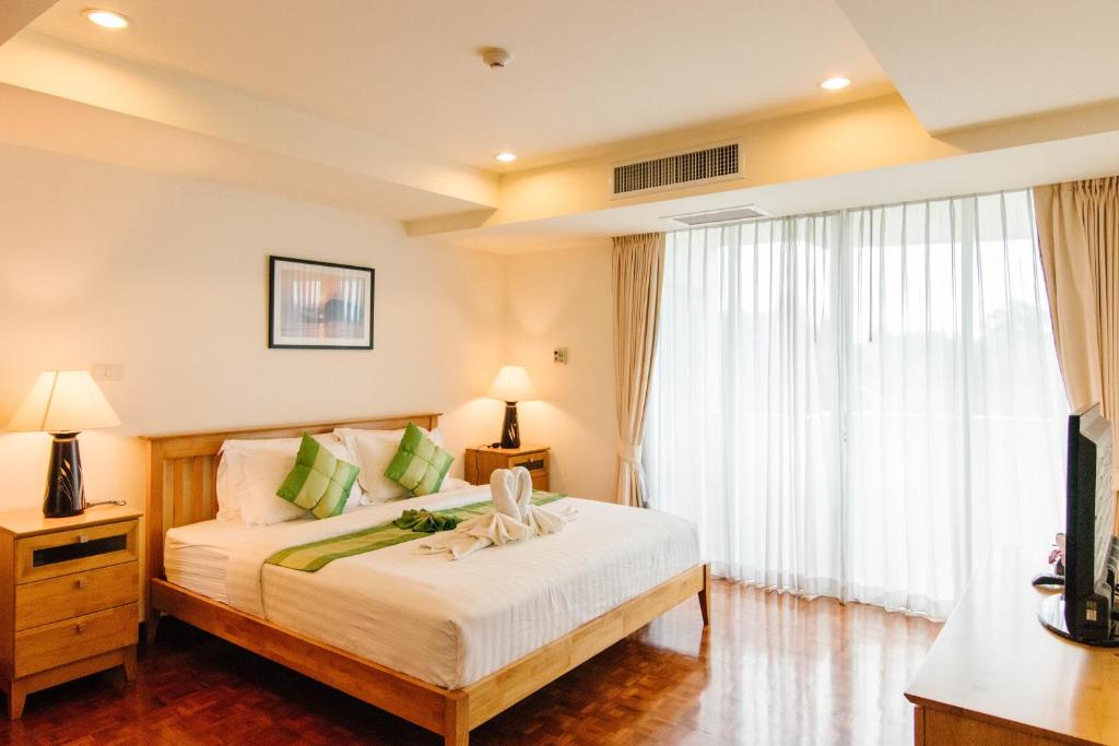Сьюит (Улучшенный люкс с 2 спальнями и балконом) апарт-отеля SeaRidge Hua Hin by Salinrat, Прачуапкхирикхан