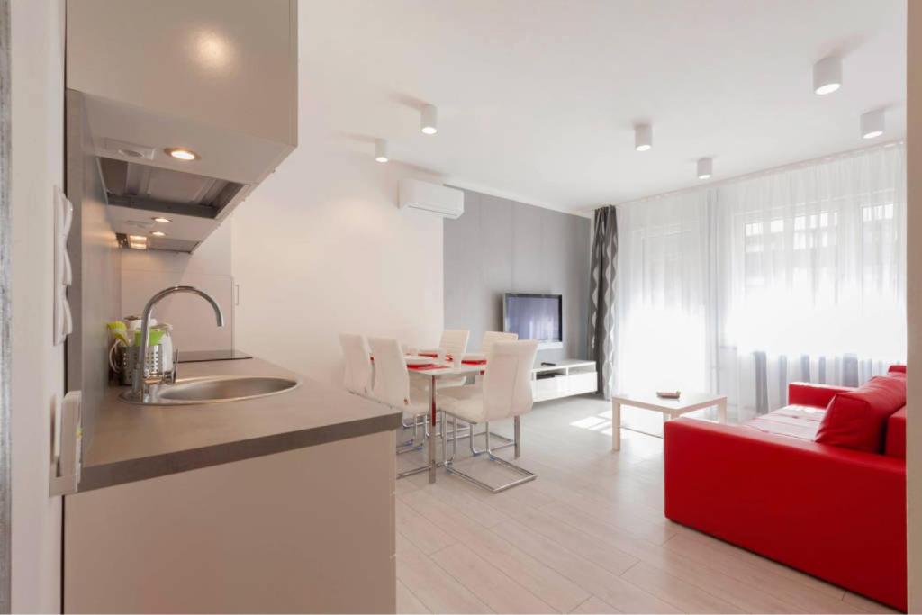 Апартаменты (White Home - Апартаменты с 2 спальнями - 1075 Budapest Király utca 3.), Basilica Apartments