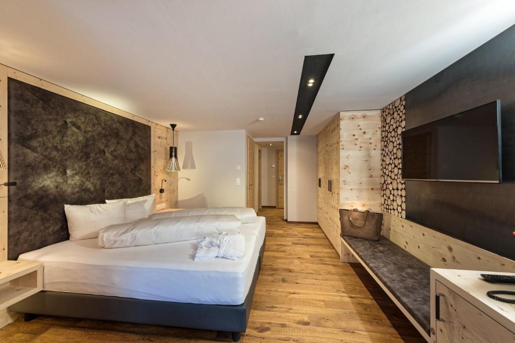 Двухместный (Апартаменты (для 2–4 взрослых)) отеля Hotel des Alpes, Замнаун