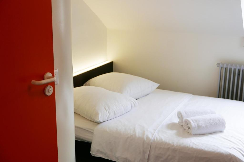 Двухместный (Двухместный номер эконом-класса с 1 кроватью (для 1–2 человек)) отеля easyHotel Zürich, Цюрих