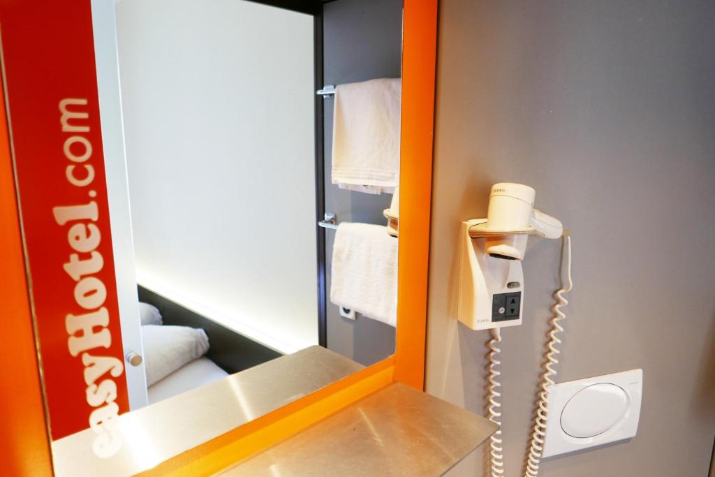 Двухместный (Стандартный двухместный номер с 1 кроватью), easyHotel Zürich