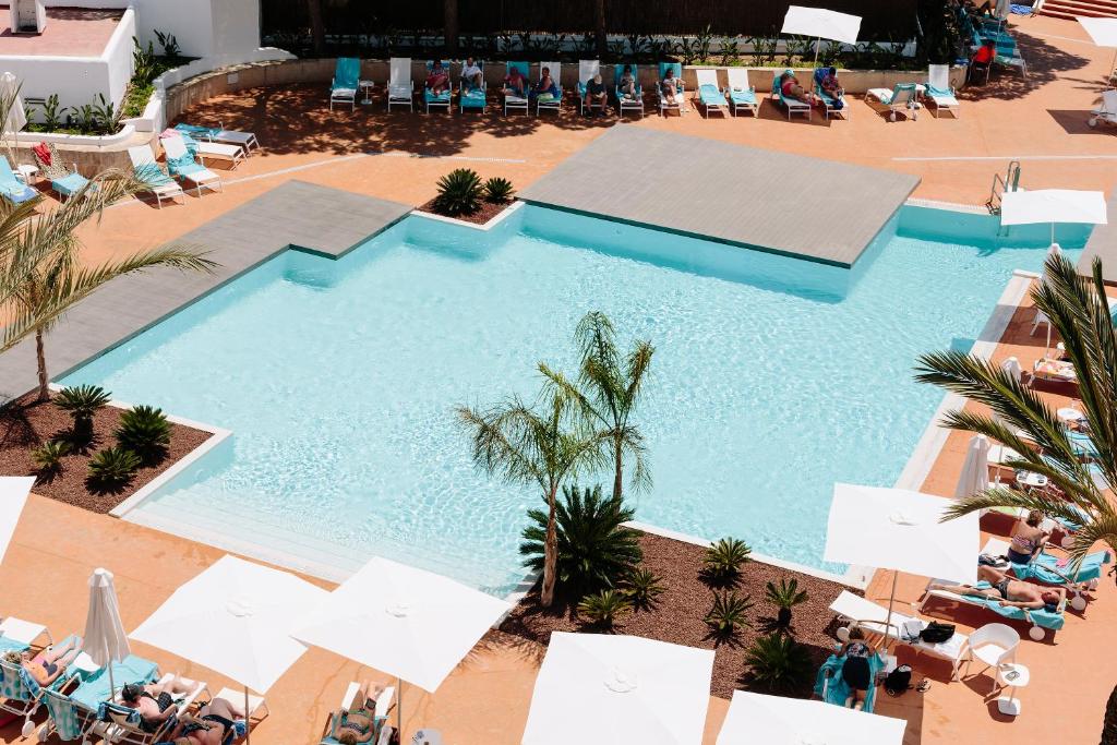 Двухместный (Двухместный номер с 1 кроватью или 2 отдельными кроватями и видом на бассейн) отеля AluaSoul Ibiza - Adults only, Санта-Эулалия-дель-Рио