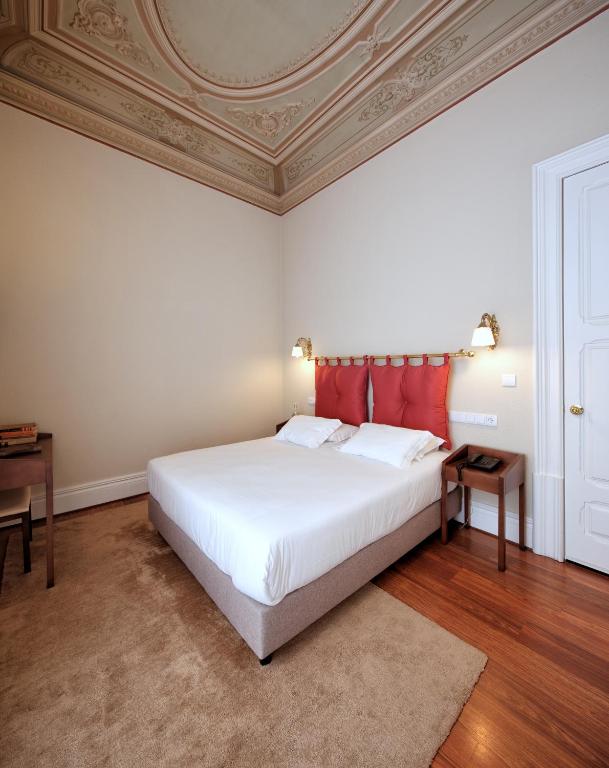 Двухместный (Двухместный номер Делюкс с 1 кроватью или 2 отдельными кроватями) отеля The Rex Hotel, Порту