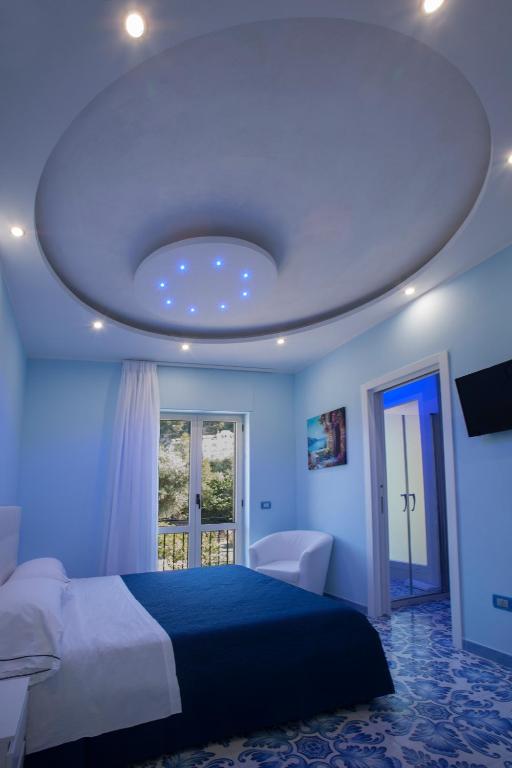 Двухместный (Номер с кроватью размера «king-size» и балконом) отеля Golfo Delle Sirene, Сорренто