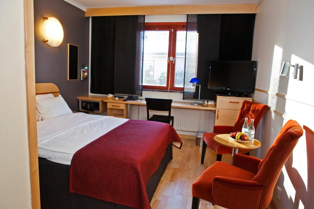 Двухместный (Стандартный двухместный номер с 1 кроватью или 2 отдельными кроватями) отеля Hotell Liseberg Heden, Гетеборг