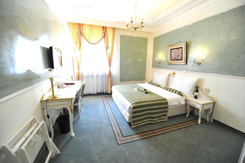 Двухместный (Стандартный двухместный номер с 1 кроватью или 2 отдельными кроватями) отеля Queen's Astoria Design Hotel, Белград