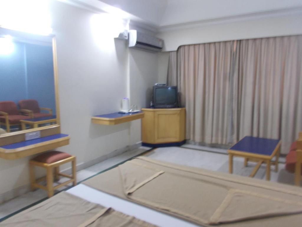 Двухместный (Двухместный номер Делюкс с 1 кроватью) отеля Modern Hotel, Бангалор