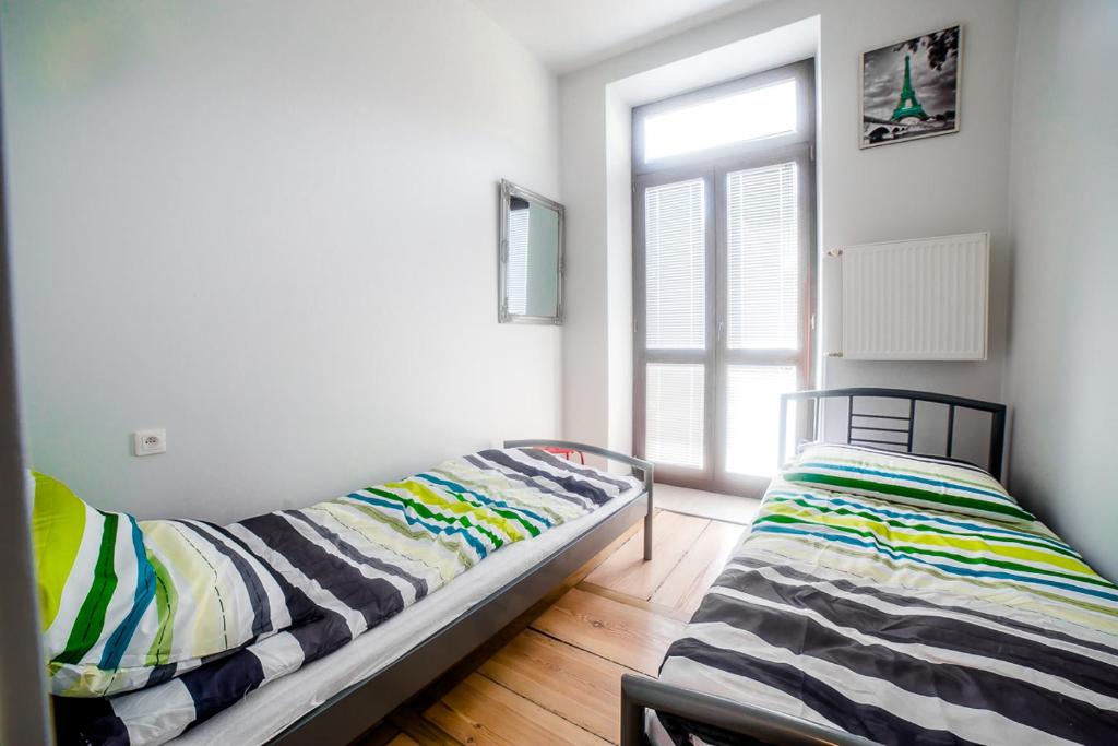 Двухместный (Двухместный номер с 2 отдельными кроватями и балконом) хостела Mjhostel, Люблин